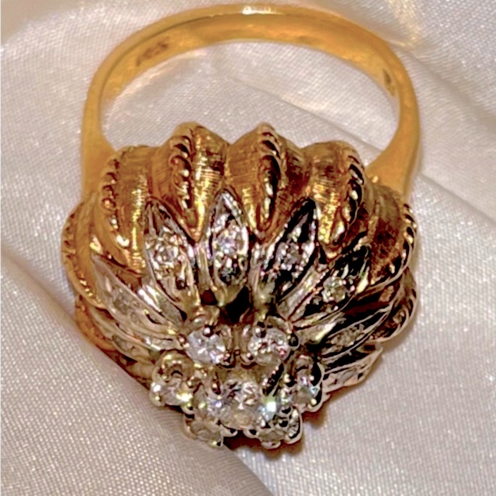 VINTAGE UNIQUE BOMBÈ DIAMOND RING 10.4 GRAMS 14KT YELLOW, WHITE & PLATINUM GOLD - Picture 7 of 10